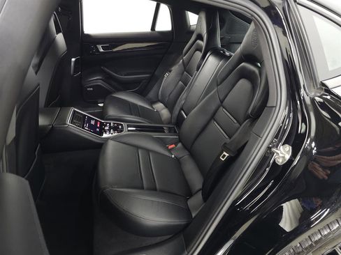 Used 2020 Porsche Panamera image 34