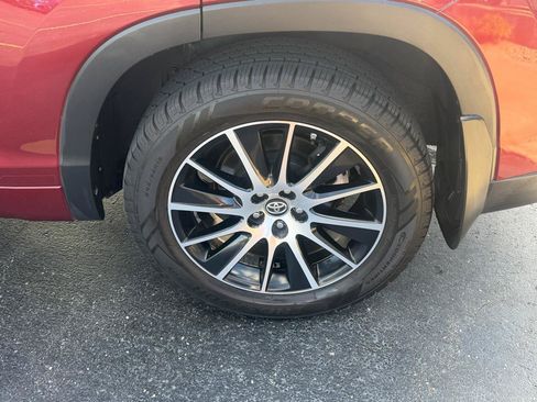 Used 2018 Toyota Highlander SE AWD/4WD image 12