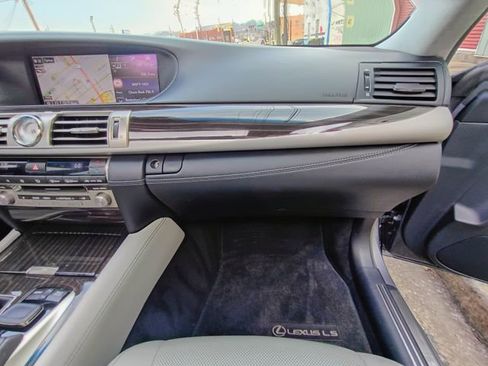 Used 2015 Lexus LS 460 L image 47