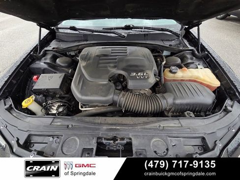 Used 2018 Chrysler 300 Limited RWD image 31