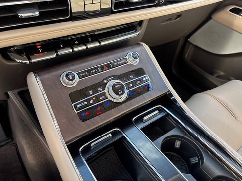 Certified 2023 Lincoln Aviator Reserve w/ Equipment Group 201A image 24