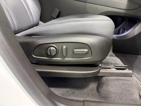 Certified 2023 Buick Enclave Essence image 28