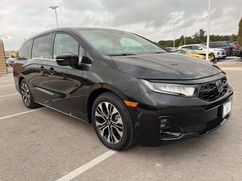 Certified 2026 Honda Odyssey Elite image 3