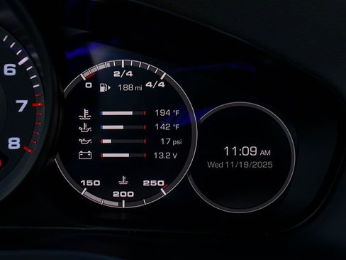 Used 2019 Porsche Cayenne image 32