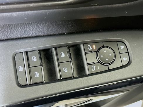 Used 2023 Nissan Pathfinder SV image 21