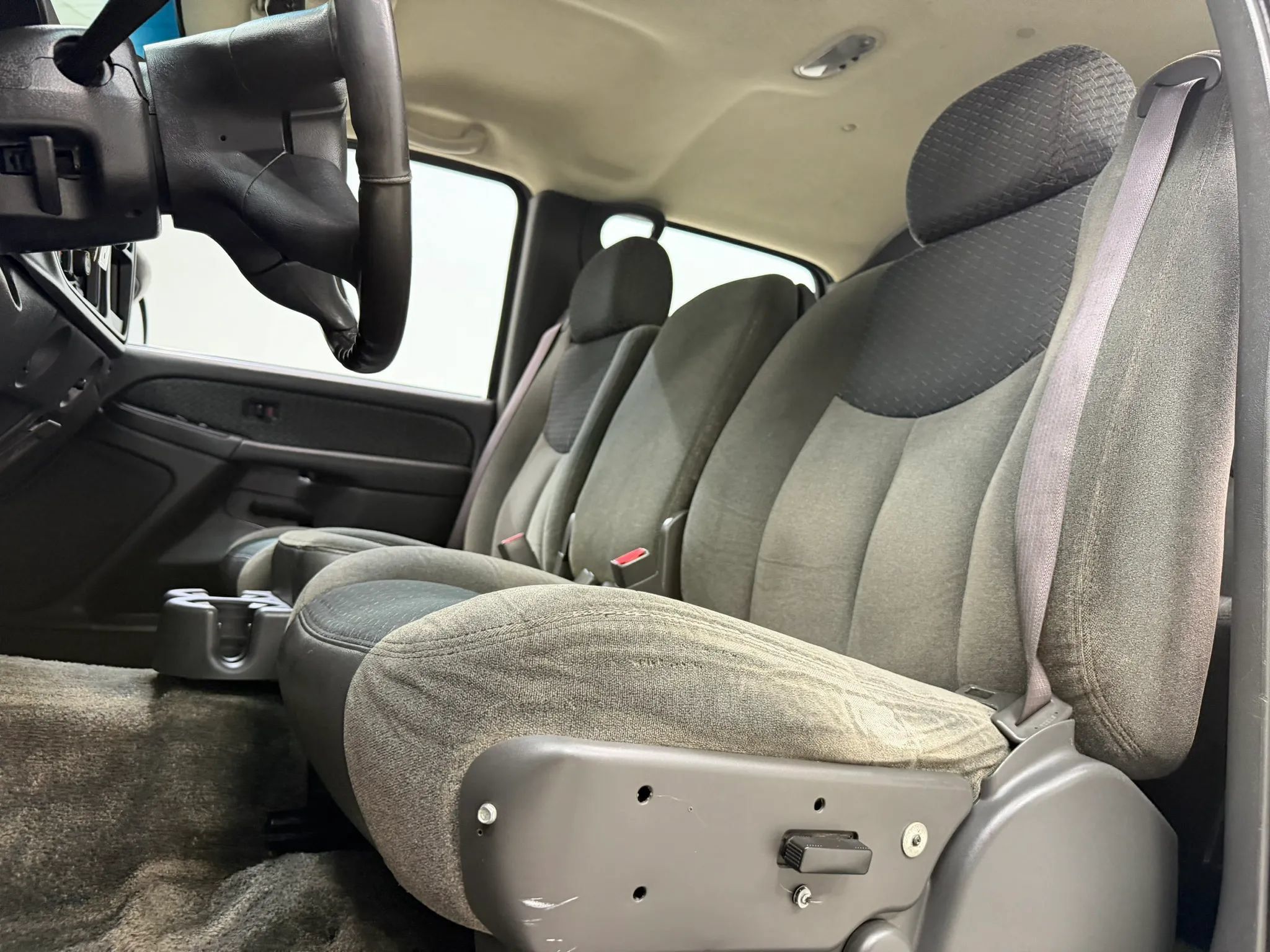 Used 2003 Chevrolet Avalanche 4x4 w/ Suspension Package, Off-Road image 15