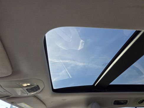 Used 2018 Chrysler Pacifica Limited image 23