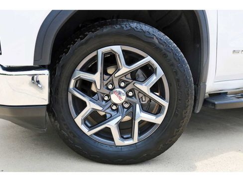 Used 2022 GMC Sierra 1500 SLT AWD/4WD image 28