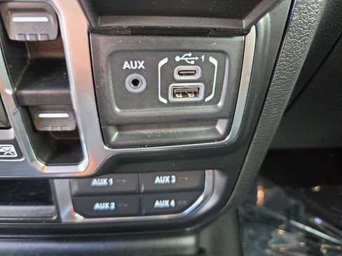 Used 2021 Jeep Wrangler Unlimited Sahara AWD/4WD image 28