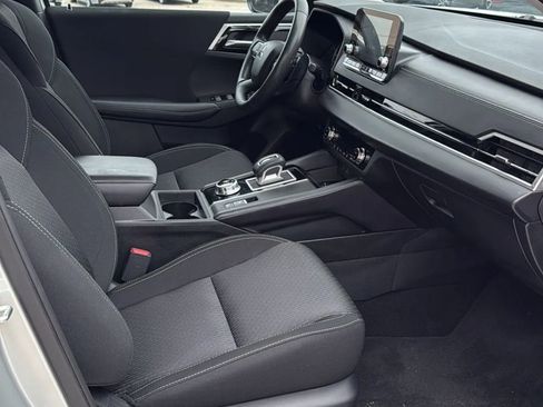 Used 2024 Mitsubishi Outlander ES image 16