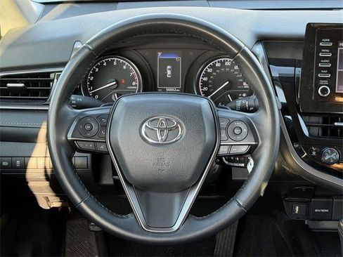 Used 2024 Toyota Camry SE image 12