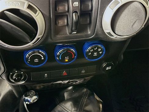 Used 2016 Jeep Wrangler Unlimited Sahara image 13