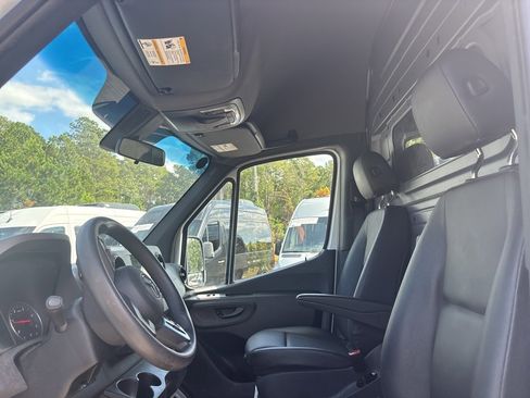 Used 2024 Mercedes-Benz Sprinter 2500 image 35