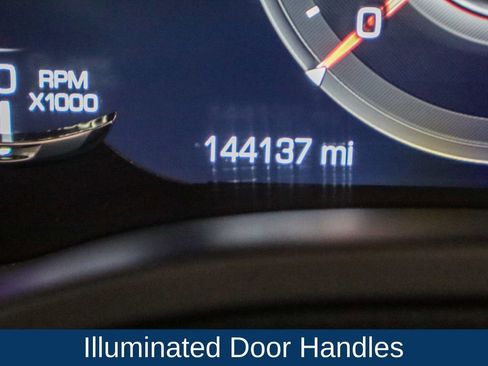 Used 2019 Cadillac Escalade Premium Luxury image 32