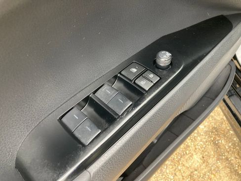 Used 2025 Toyota Camry SE image 11