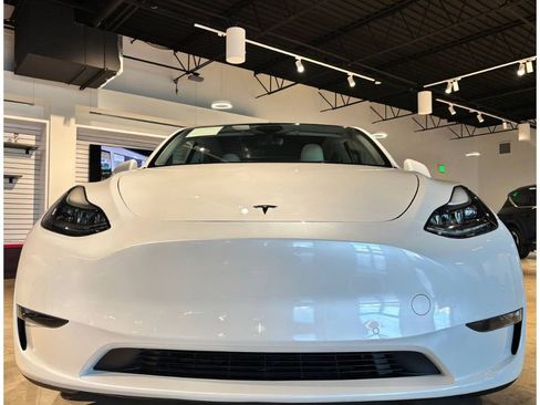 Used 2022 Tesla Model Y Performance image 3