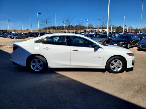 Used 2022 Chevrolet Malibu LS image 4