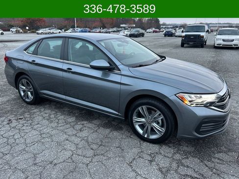 Used 2024 Volkswagen Jetta SE image 7