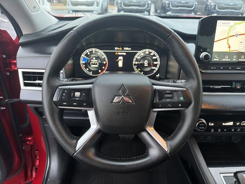 Used 2023 Mitsubishi Outlander SE image 24