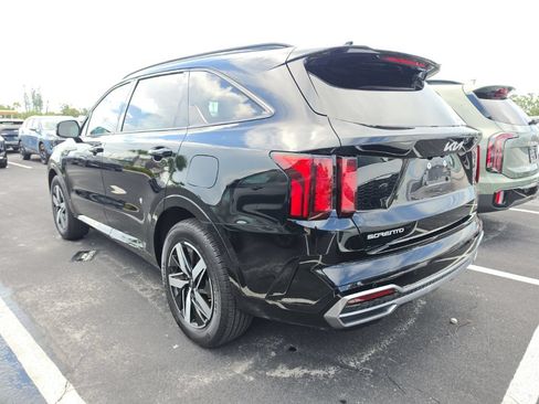 Certified 2023 Kia Sorento S FWD image 12