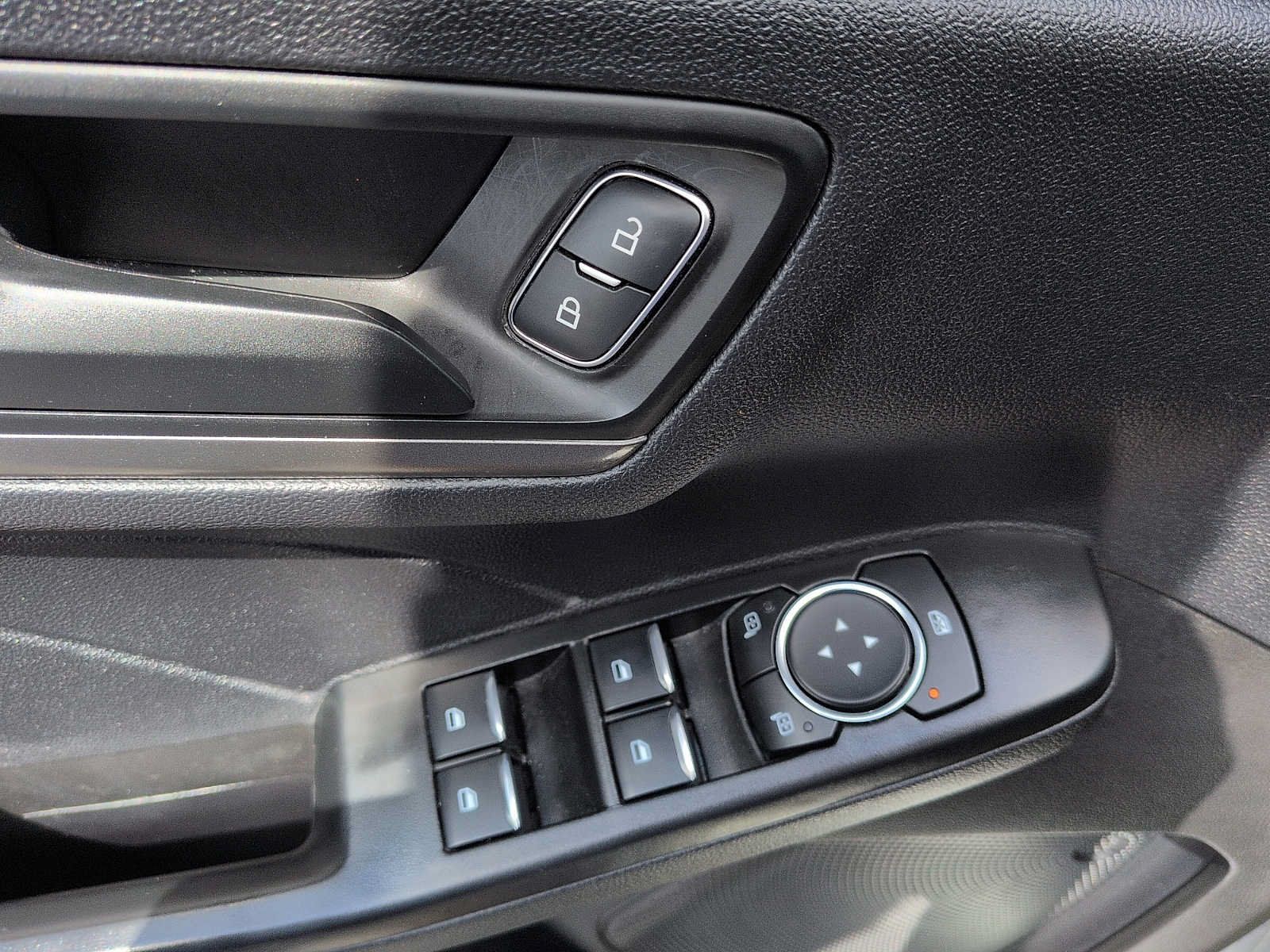 Used 2025 Ford Escape Active AWD/4WD image 13