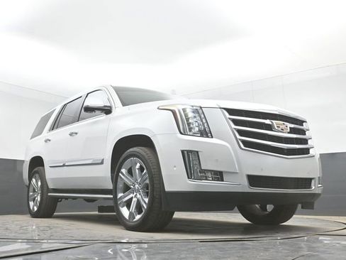 Used 2020 Cadillac Escalade Premium Luxury AWD/4WD image 46