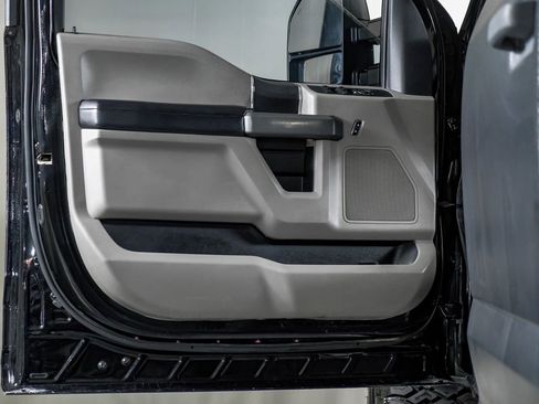 Used 2017 Ford F250 XLT w/ XLT Value Package image 31