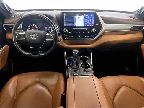 Used 2020 Toyota Highlander Platinum AWD/4WD image 18