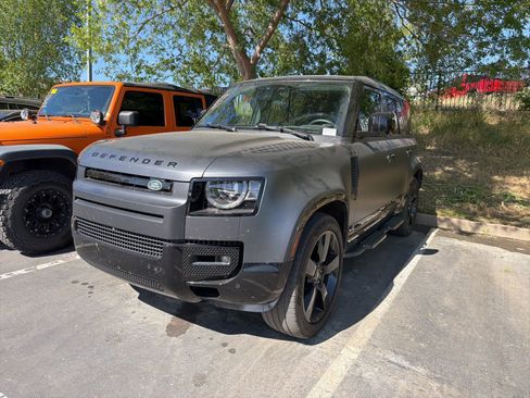 Used 2025 Land Rover Defender 110 X-Dynamic SE AWD/4WD image 1