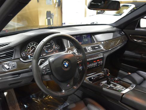 Used 2013 BMW 750i xDrive image 17