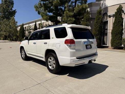 Used 2011 Toyota 4Runner SR5 w/ Premium Pkg w/Leather RWD image 6