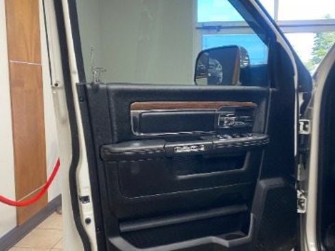 Used 2018 RAM 2500 Laramie w/ Convenience Group AWD/4WD image 9