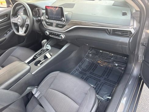 Used 2025 Nissan Altima 2.5 SV FWD image 31