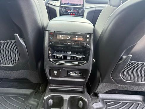 Used 2022 Jeep Grand Cherokee L Limited image 25