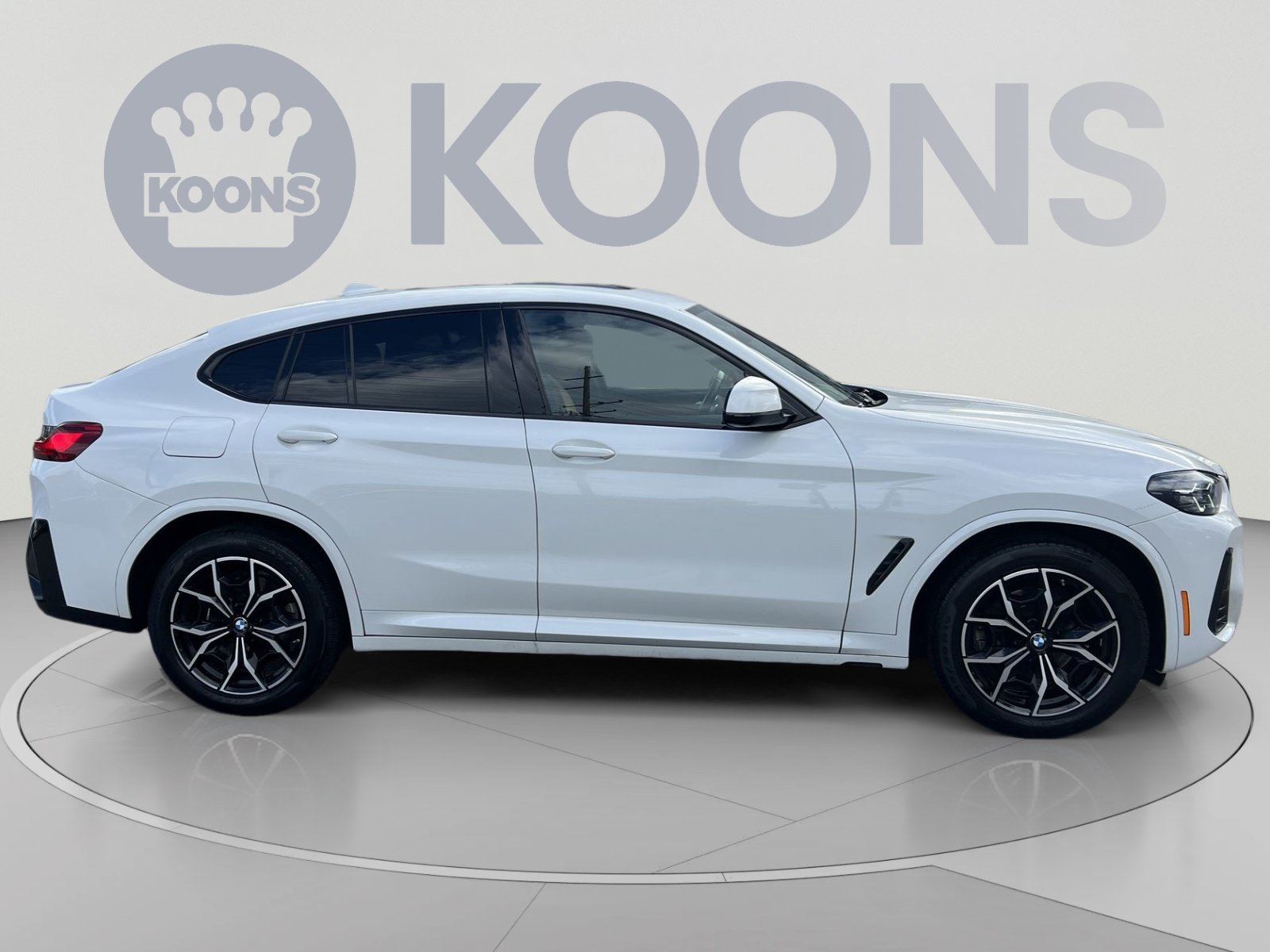 Used 2024 BMW X4 xDrive30i w/ M Sport Package AWD/4WD image 8