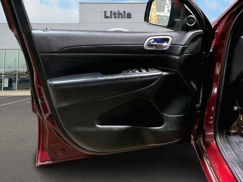 Used 2020 Jeep Grand Cherokee Altitude image 28