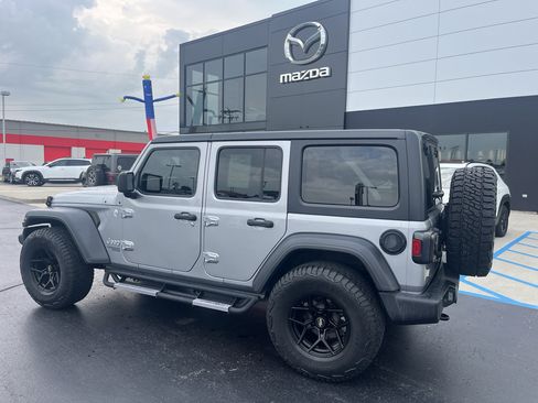 Used 2020 Jeep Wrangler Unlimited Sport S AWD/4WD image 3