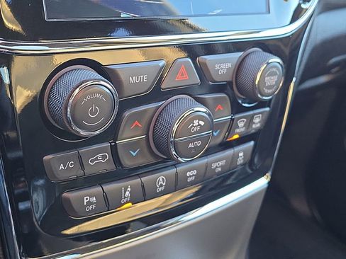 Used 2020 Jeep Grand Cherokee Altitude image 19