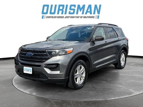 Used 2023 Ford Explorer XLT AWD/4WD image 2