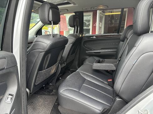 Used 2011 Mercedes-Benz GL 450 4MATIC image 10