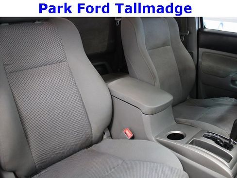 Used 2005 Toyota Tacoma PreRunner image 18