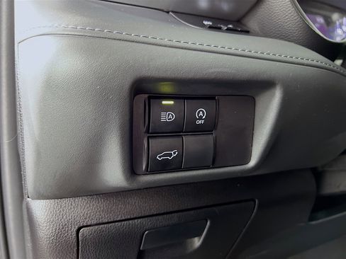 Used 2023 Toyota Highlander LE image 10