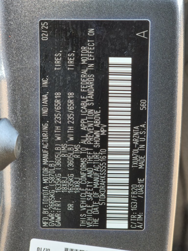 Used 2025 Toyota Highlander LE FWD image 32