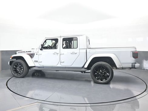 Used 2022 Jeep Gladiator Overland image 3