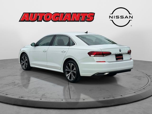 Used 2022 Volkswagen Passat 2.0T SE FWD image 5