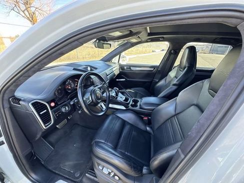 Used 2020 Porsche Cayenne Turbo image 33