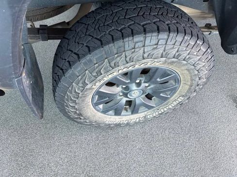 Used 2021 Toyota Tacoma SR5 AWD/4WD image 7