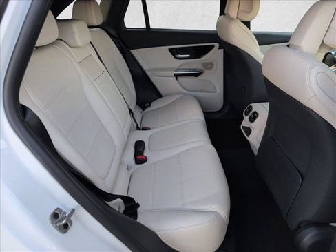 Used 2024 Mercedes-Benz GLC 300 4MATIC image 22