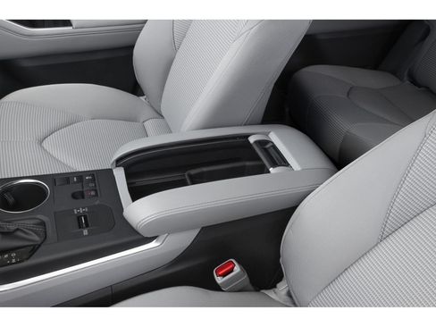 Used 2025 Toyota Highlander XLE AWD/4WD image 12