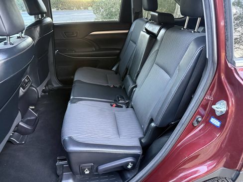 Used 2015 Toyota Highlander Plus image 34